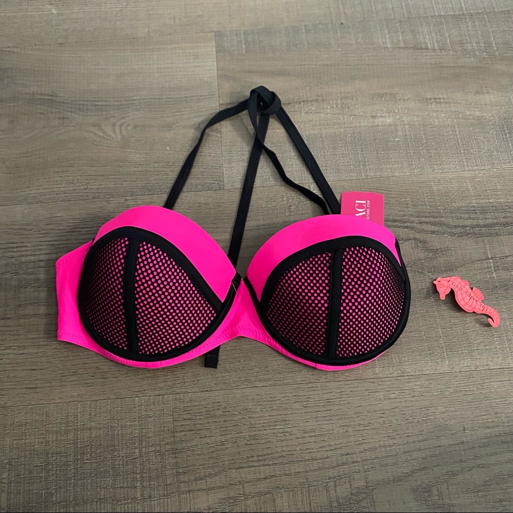A’Gaci Women’s Neon Pink Bikini Top